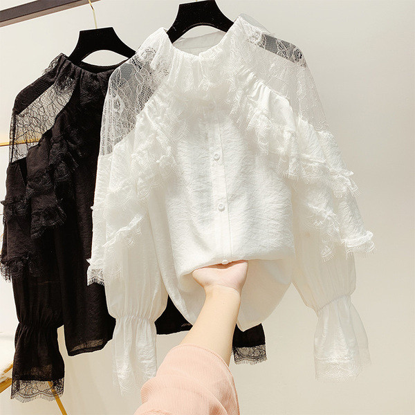 Cămașă de damă cu dantelă și nasturi în alb și negru