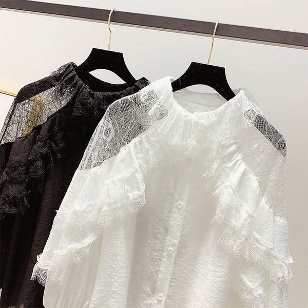 Cămașă de damă cu dantelă și nasturi în alb și negru