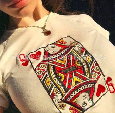 Μοντέρνο γυναικείο T-shirt σε λευκό χρώμα με κέντημα