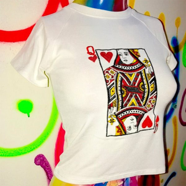 Μοντέρνο γυναικείο T-shirt σε λευκό χρώμα με κέντημα