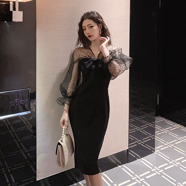 Rochie elegantă de damă în negru, cu panglică și tul