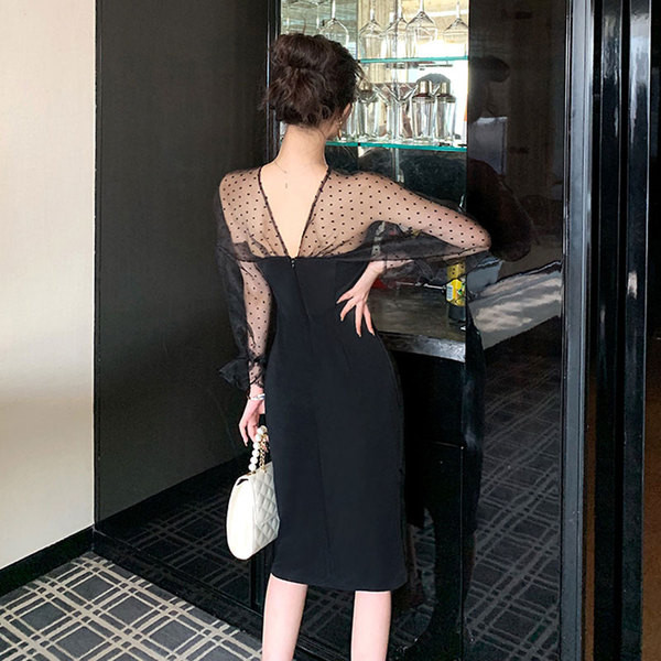 Rochie elegantă de damă în negru, cu panglică și tul