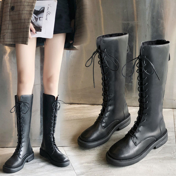 Fekete fűzős női csizma