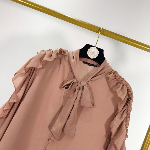 Cămașă lungă și largă cu legături la decolteu