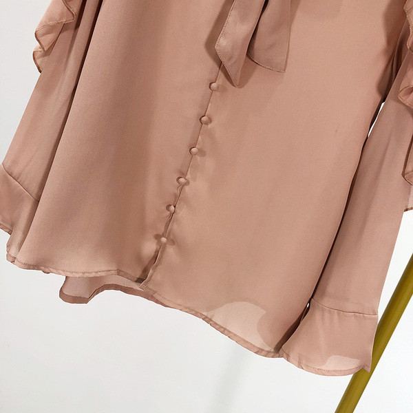 Cămașă lungă și largă cu legături la decolteu