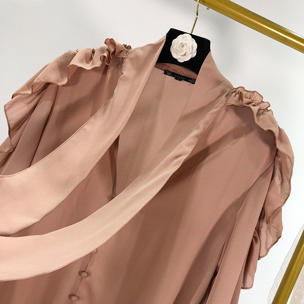 Cămașă lungă și largă cu legături la decolteu