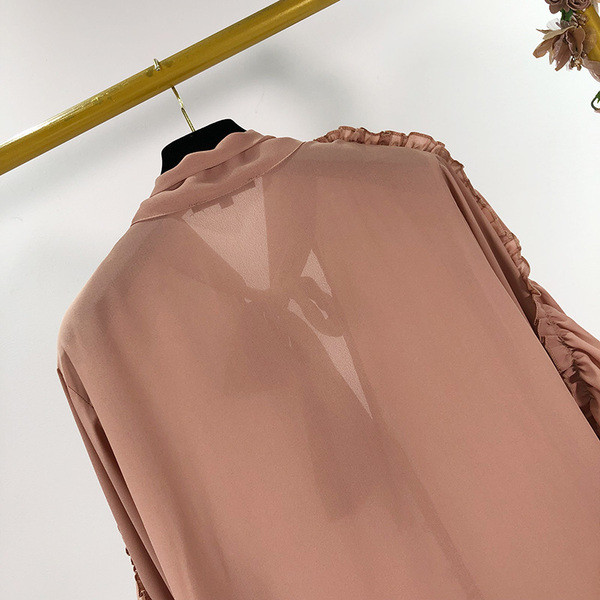 Cămașă lungă și largă cu legături la decolteu