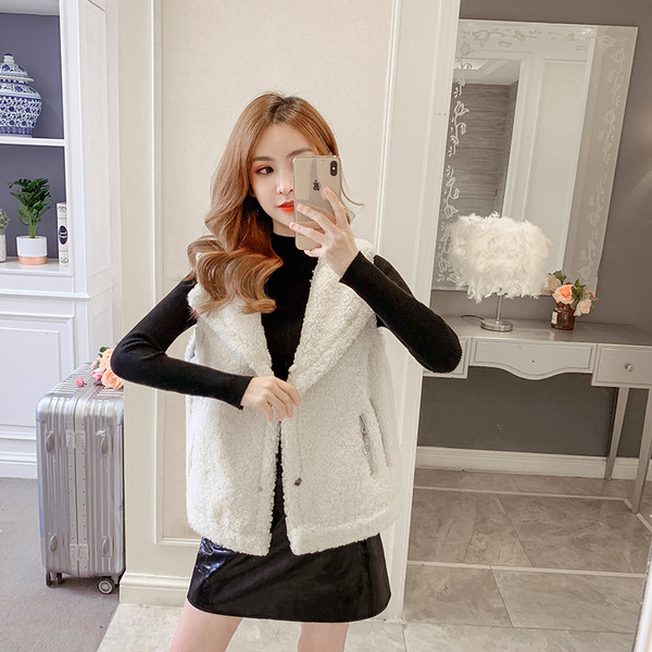 Νέο μοντέλο γυναικείο γιλέκο με τσέπες σε λευκό και πράσινο χρώμα