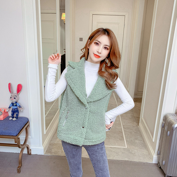 Νέο μοντέλο γυναικείο γιλέκο με τσέπες σε λευκό και πράσινο χρώμα