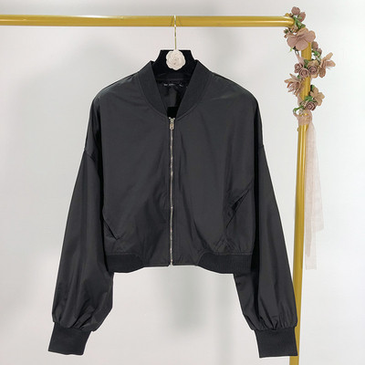 Geaca de dama scurta primavara-toamna cu fermoar in alb si negru