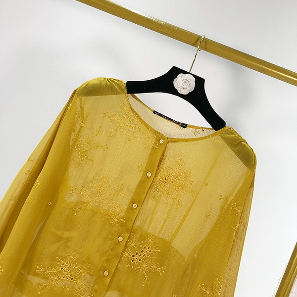 Cămașă lată de damă cu broderie în galben