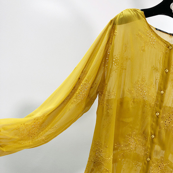 Cămașă lată de damă cu broderie în galben