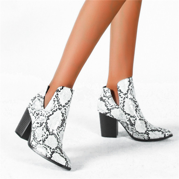 Μοντέρνες γυναικείες μπότες με παχιά τακούνια και ζωικό μοτίβο σε τρία χρώματα