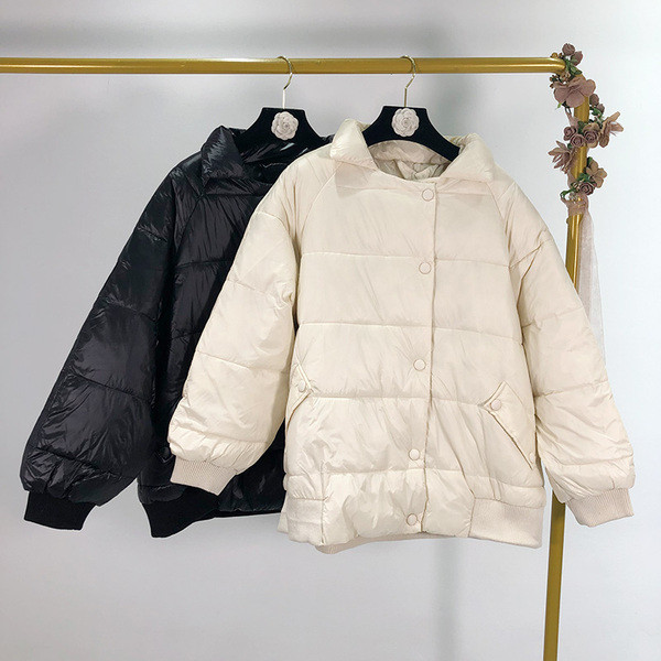 Geaca de iarna de dama cu nasturi in alb si negru