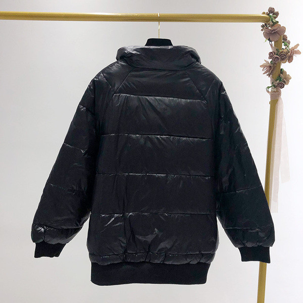 Geaca de iarna de dama cu nasturi in alb si negru