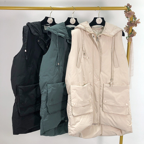 Μακρύ  γιλέκο με τσέπες και κουκούλα σε λευκό, μαύρο και πράσινο χρώμα