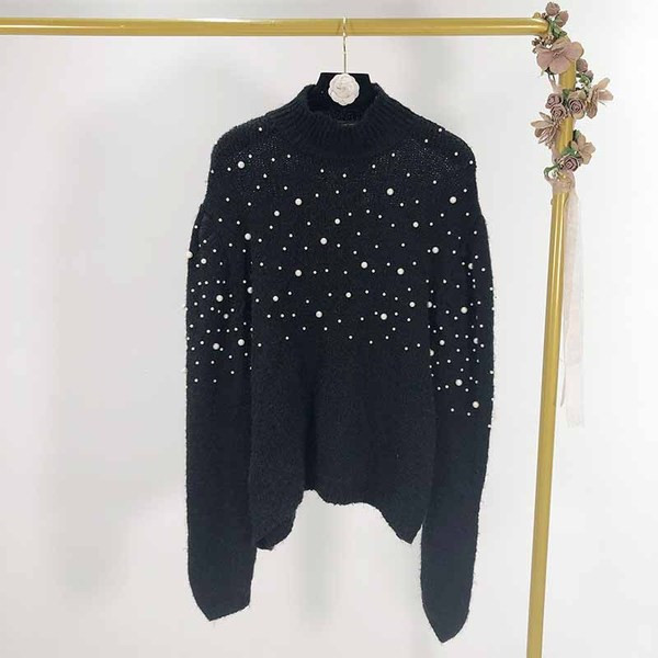 Pulover gros de dama cu guler inalt si perle