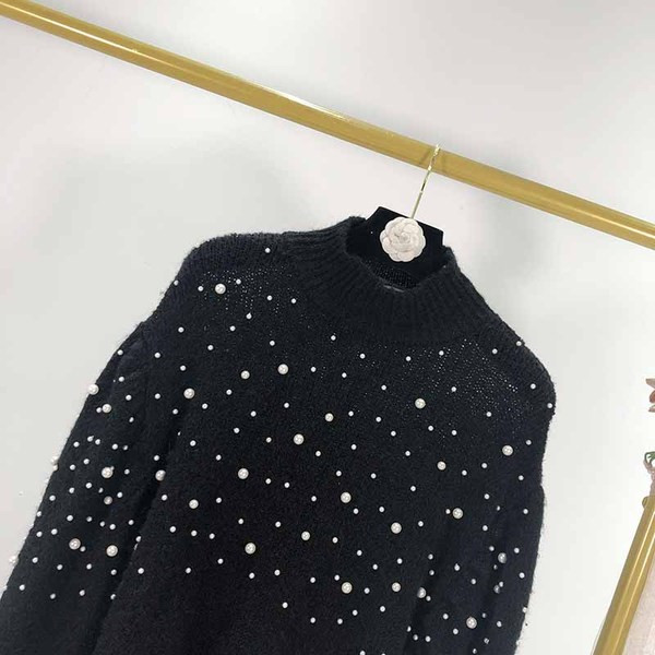 Pulover gros de dama cu guler inalt si perle