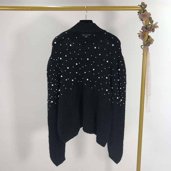 Pulover gros de dama cu guler inalt si perle