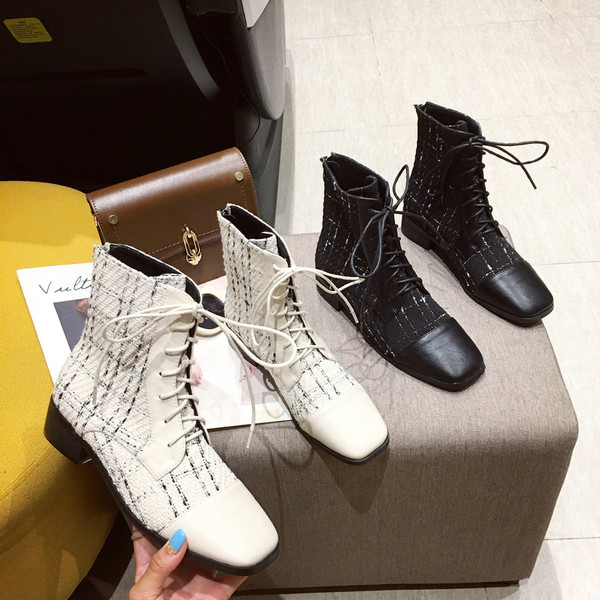 Női alkalmi csizma fehér és fekete színben, fűzővel