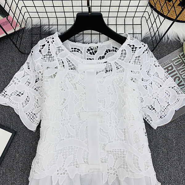 Μοντέρνα γυναικεία δαντελένια μπλούζα με στρογγυλή λαιμόκοψη σε λευκό, ροζ και μαύρο χρώμα