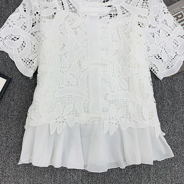 Μοντέρνα γυναικεία δαντελένια μπλούζα με στρογγυλή λαιμόκοψη σε λευκό, ροζ και μαύρο χρώμα