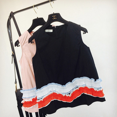 Γυναικείο μοντέρνο αμάνικο με στρογγυλό λαιμόκοψη σε μαύρο και ροζ χρώμα