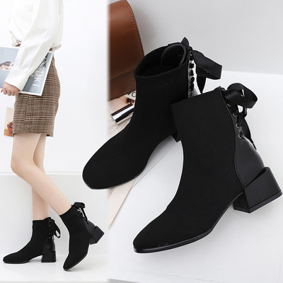Κομψές γυναικείες μπότες με χοντρό τακούνι σε μαύρο χρώμα