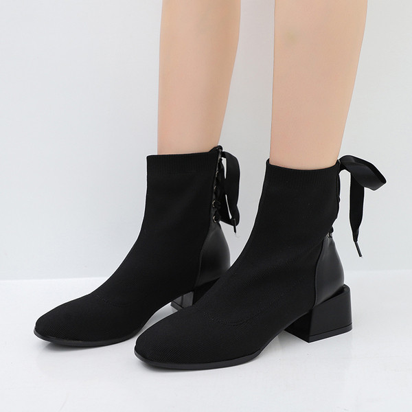 Cizme de dama stilate cu siret in negru si toc gros