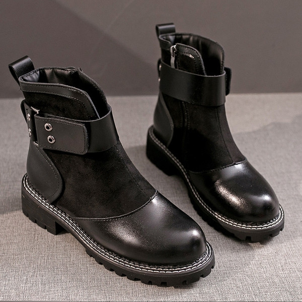 Γυναικείες  casual μπότες σε μαύρο χρώμα με φερμουάρ και πόρπη