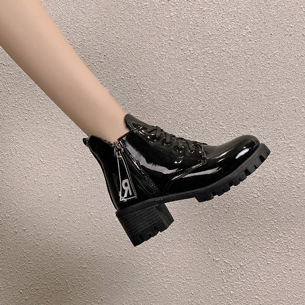 Model nou de ghete de dama cu fermoar si sireturi de culoare neagra