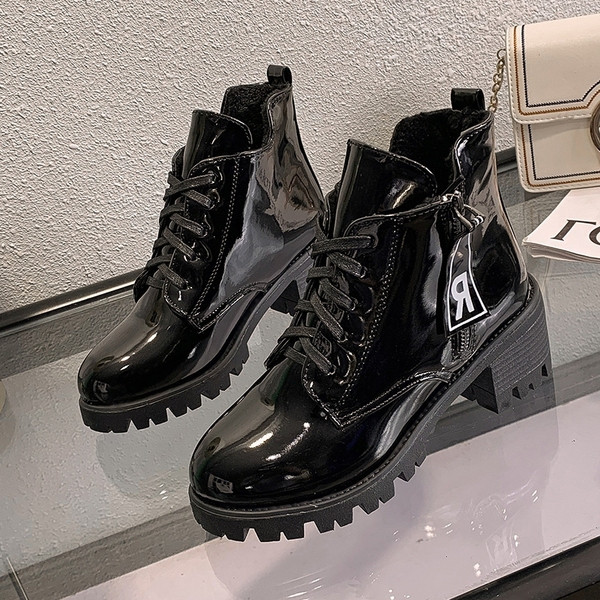 Model nou de ghete de dama cu fermoar si sireturi de culoare neagra