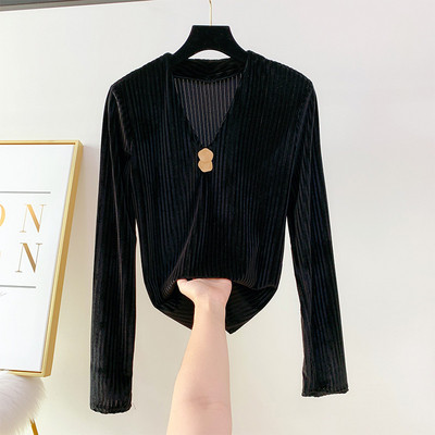 Κομψή γυναικεία  μπλούζα βελούδου με λαιμόκοψη σε διάφορα χρώματα