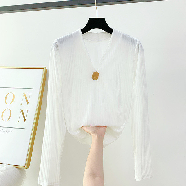 Κομψή γυναικεία  μπλούζα βελούδου με λαιμόκοψη σε διάφορα χρώματα