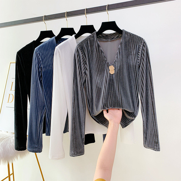 Κομψή γυναικεία  μπλούζα βελούδου με λαιμόκοψη σε διάφορα χρώματα