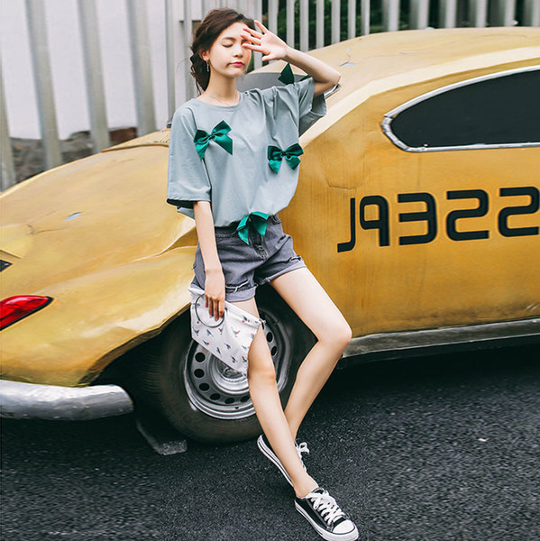 Μοντέρνα γυναικεία μπλούζα με 3D κορδέλες