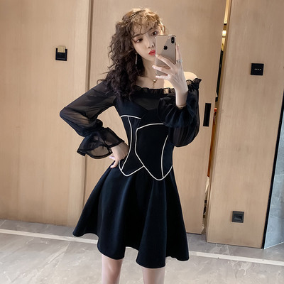 Új modell modern női ruha csónakos nyakkivágással, fekete színben