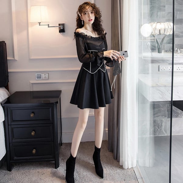 Új modell modern női ruha csónakos nyakkivágással, fekete színben