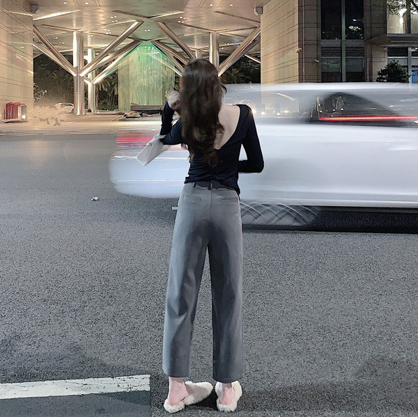 Γυναικεία μπλούζα  σε μαύρο χρώμα με γυμνή πλάτη