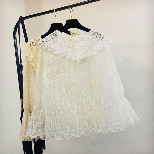 Bluză de damă din dantelă cu decolteu rotund în galben și alb