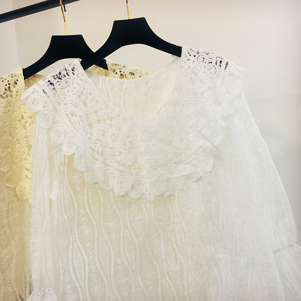 Bluză de damă din dantelă cu decolteu rotund în galben și alb