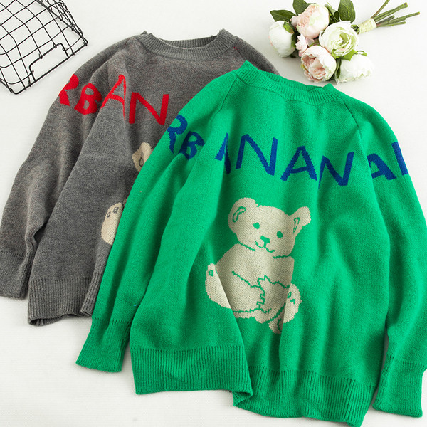 Pulover de dama cu decolteu oval si aplicatie in doua culori