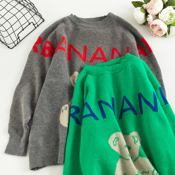 Pulover de dama cu decolteu oval si aplicatie in doua culori