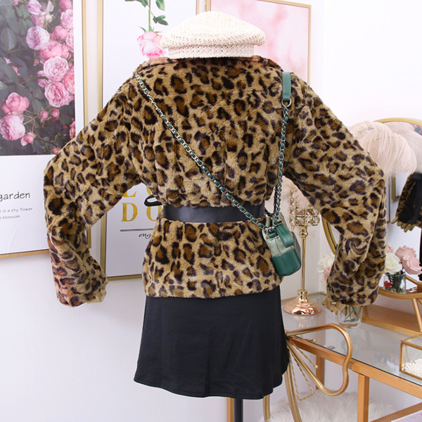 Geaca de dama modern model nou cu model animal