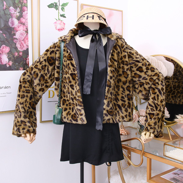 Geaca de dama modern model nou cu model animal