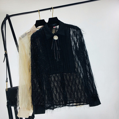 Γυναικείο πουκάμισο με μεταλλικό στοιχείο σε λευκό, μαύρο και κίτρινο χρώμα