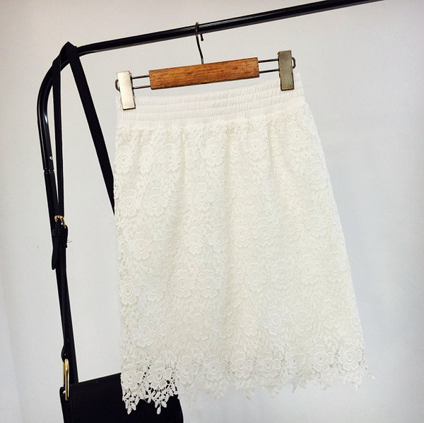 Fusta de dama cu dantela si talie elastica in alb