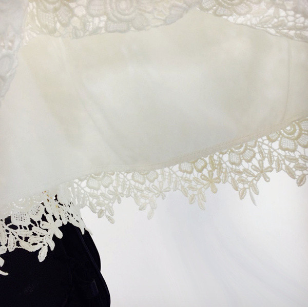 Fusta de dama cu dantela si talie elastica in alb