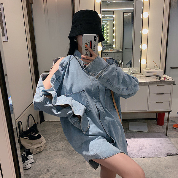 Cămașă de damă din denim model larg și lung în albastru