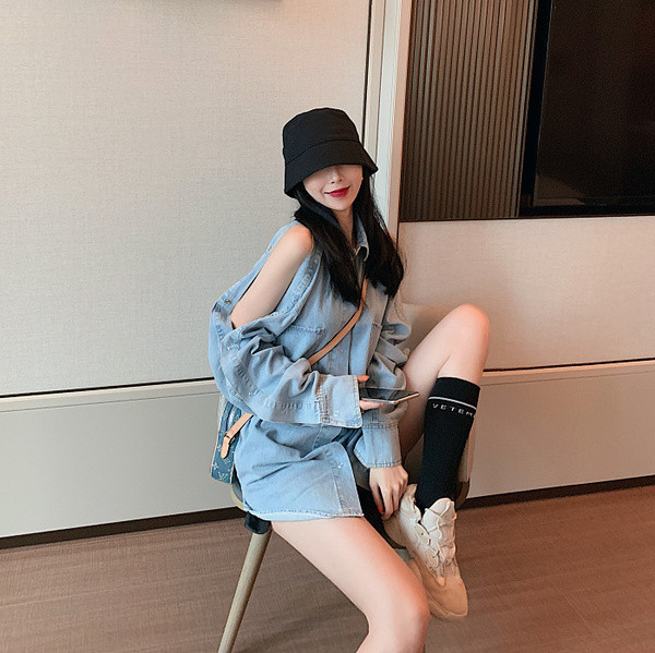 Cămașă de damă din denim model larg și lung în albastru